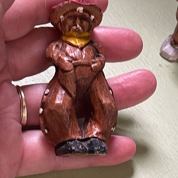 Lot of two vintage hand carved wooded figurines.cowboy golfer - Picture 2 of 12